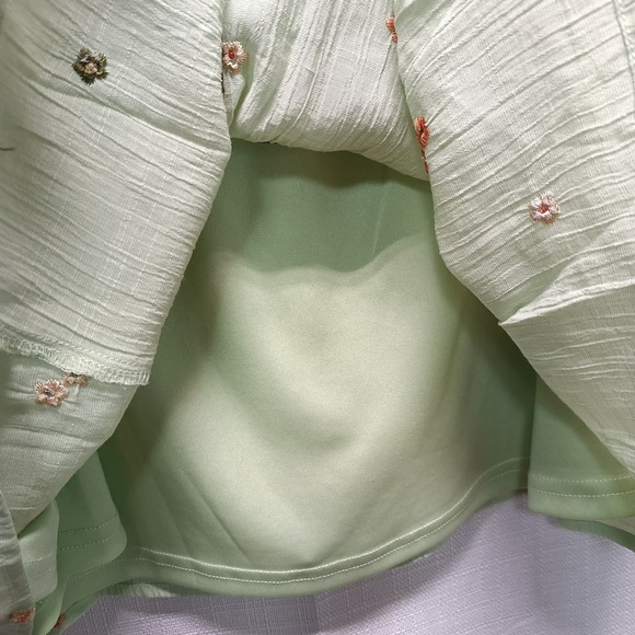 Fig & Flower Tunic Top Womens 1X Green Floral Embroidered Lined Boho Keyhole - Picture 4 of 6